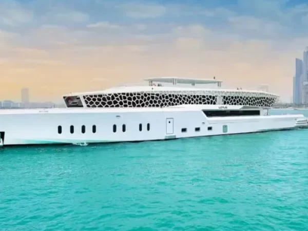 5-Star Mega Yacht Dinner Cruise Dubai Marina